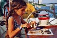 Marion prépare des poissons