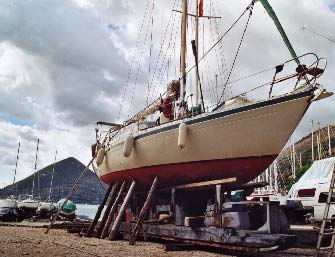 Mayéro sur cales dans un chantier traditionnel