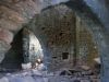 eglise-abandonnee-interieur-pres-de-Halki.jpg