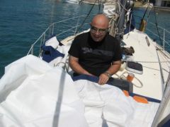 Michel attentionne sur son genois