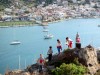 Enfants au dessus de la vieille ville de Poros